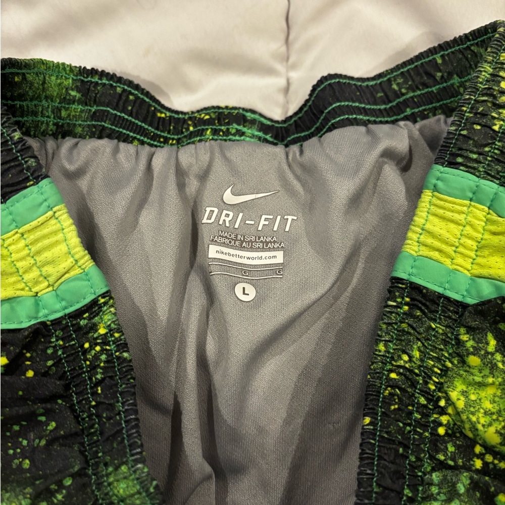 Nike tempo shorts size large